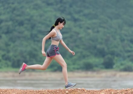 30~40대 직장인이 러닝 시작하는 법: 초보자 트레일 러닝 완전 가이드 (장비·코스·부상 예방)